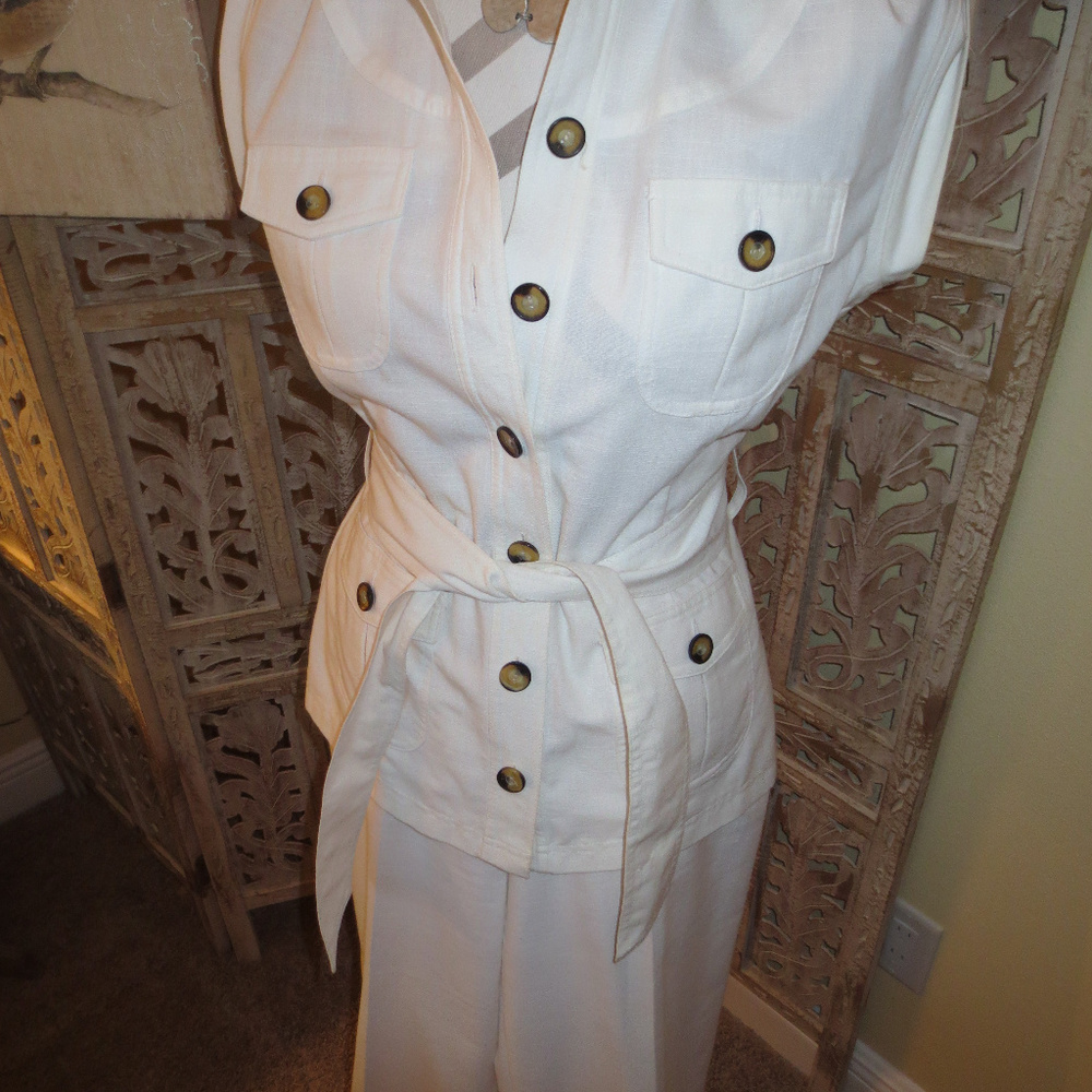 White classic vest cropped pant suit